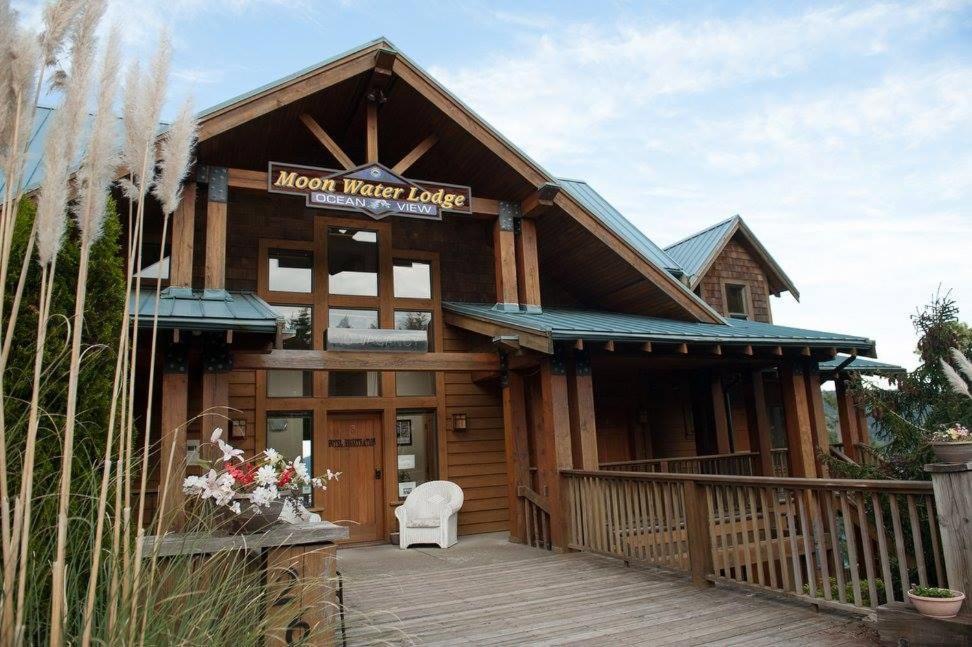 Moon Water Lodge Malahat Экстерьер фото