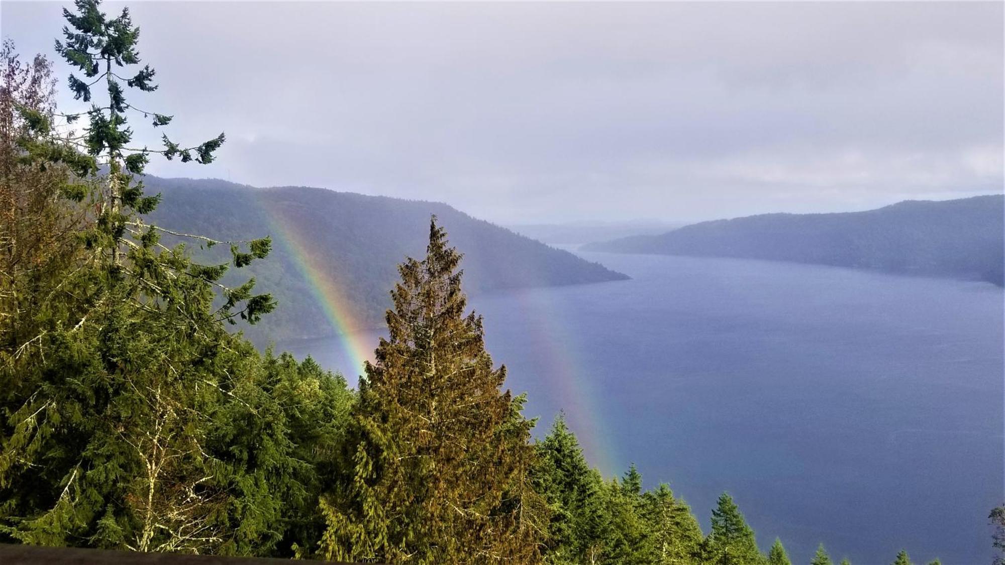 Moon Water Lodge Malahat Экстерьер фото