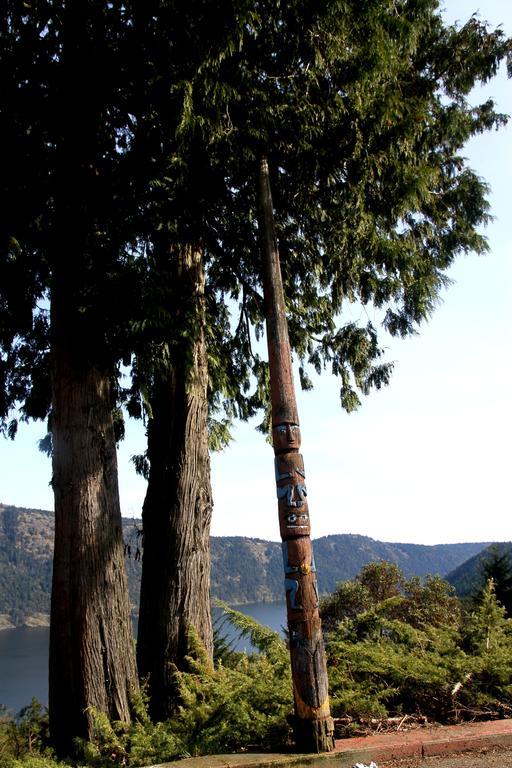 Moon Water Lodge Malahat Экстерьер фото